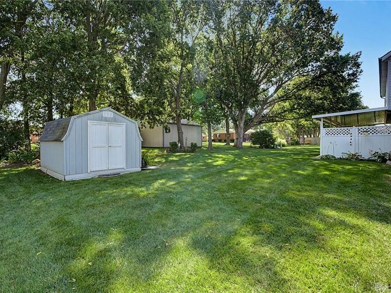 1070 Winston Lane, Tipp City, OH 45371 Photo 11