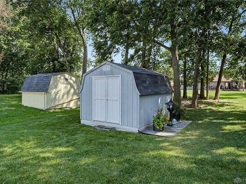 1070 Winston Lane, Tipp City, OH 45371 Photo 14