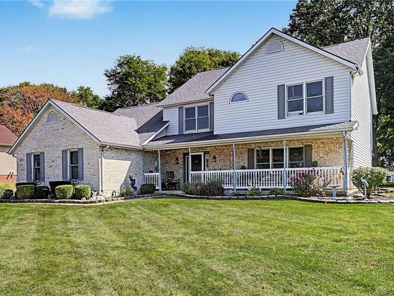1070 Winston Lane, Tipp City, OH 45371 Photo 3