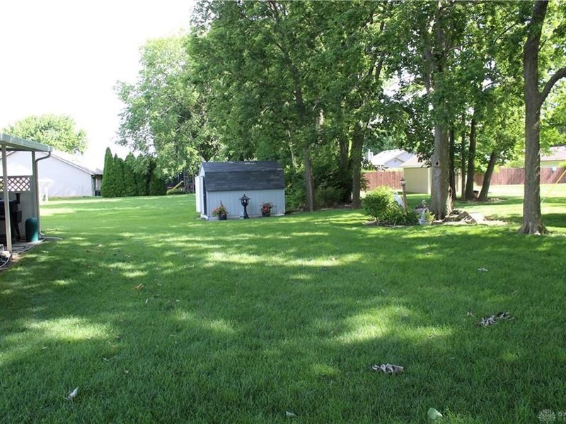 1070 Winston Lane, Tipp City, OH 45371 Photo 33