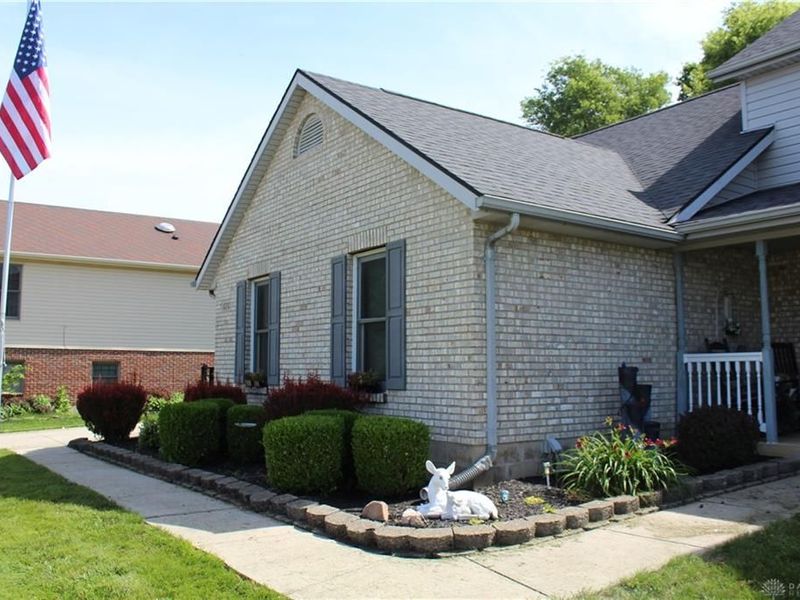 1070 Winston Lane, Tipp City, OH 45371 Photo 7