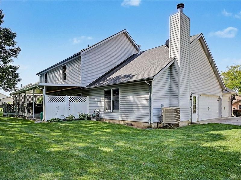 1070 Winston Lane, Tipp City, OH 45371 Photo 8