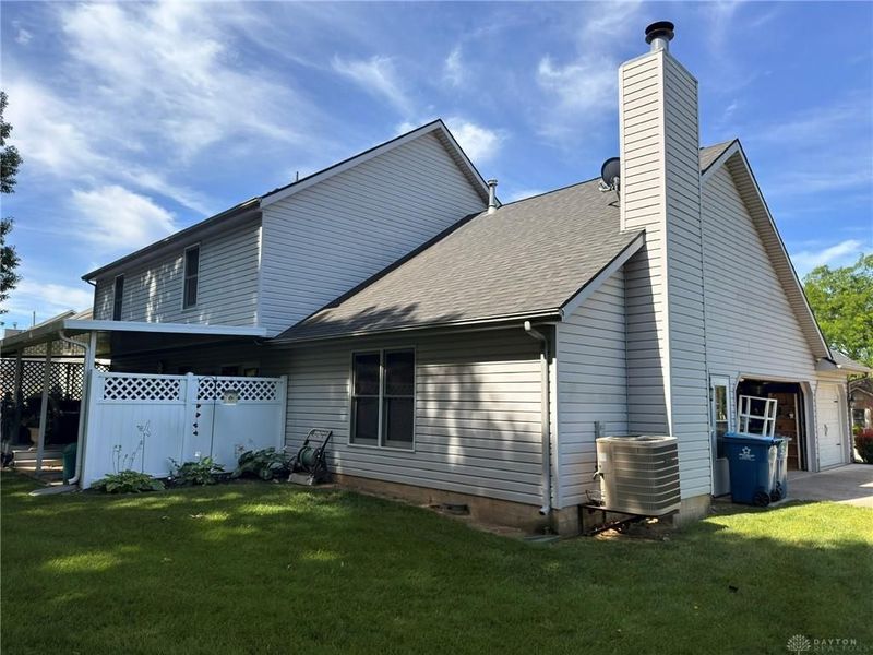 1070 Winston Lane, Tipp City, OH 45371 Photo 9