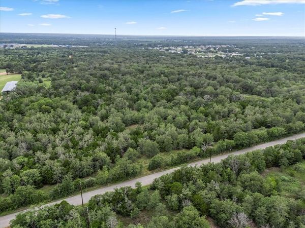 000 McDonald LN W, Cedar Creek, TX 78612