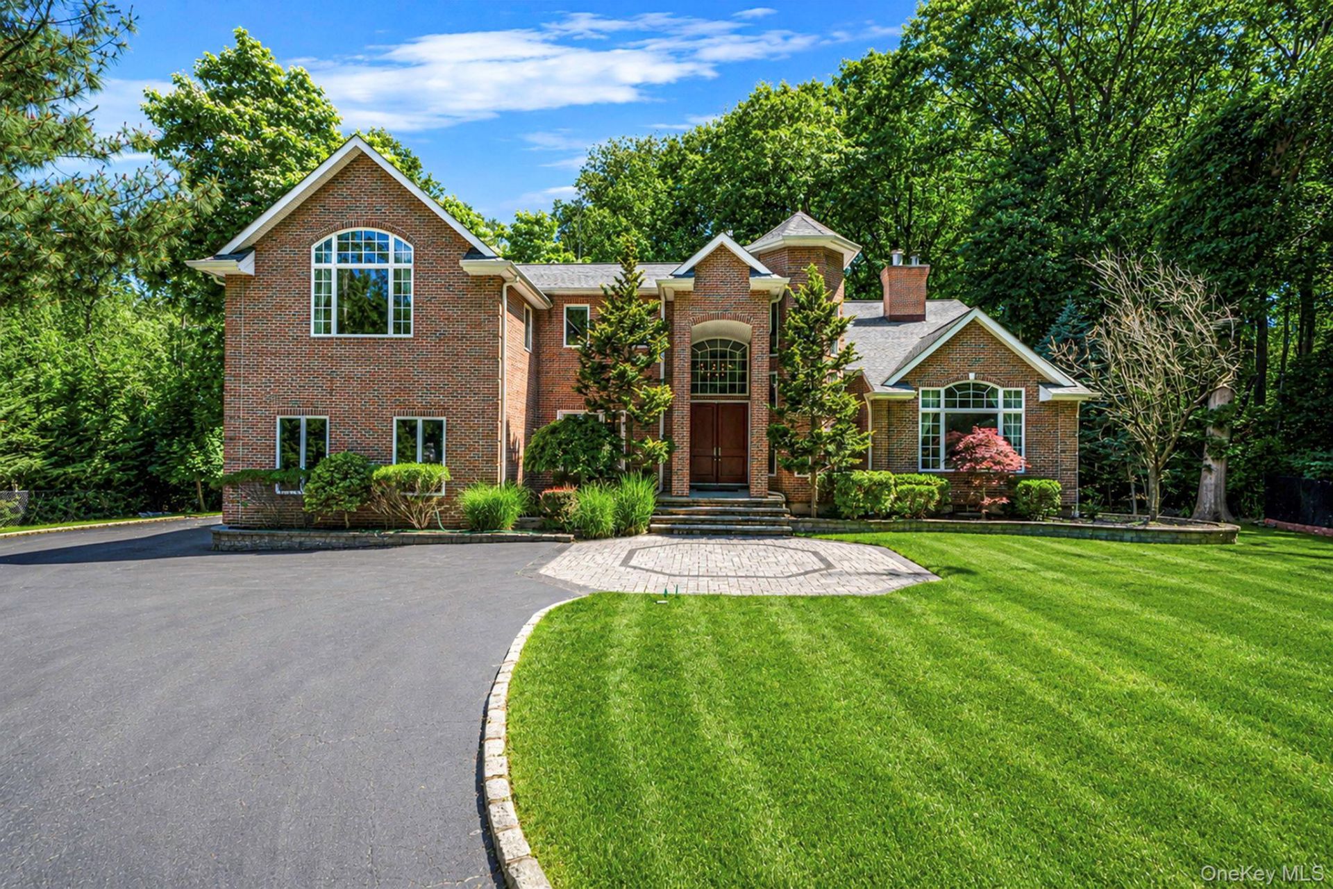 589 Landing Avenue , Smithtown, NY 11787 Main Photo