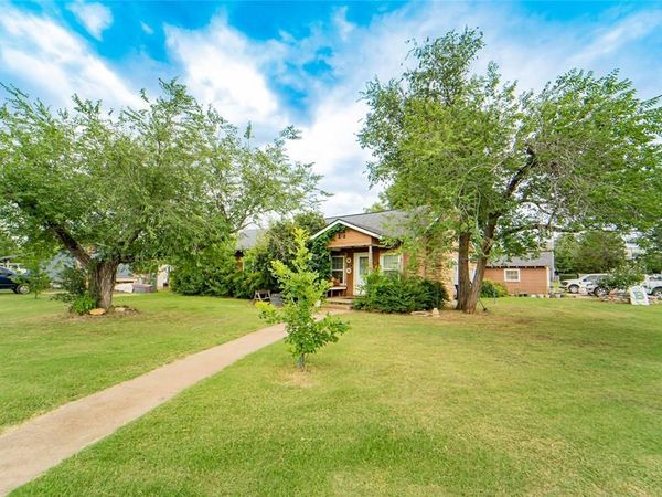 1211 W Hullum Street, Breckenridge, TX 76424
