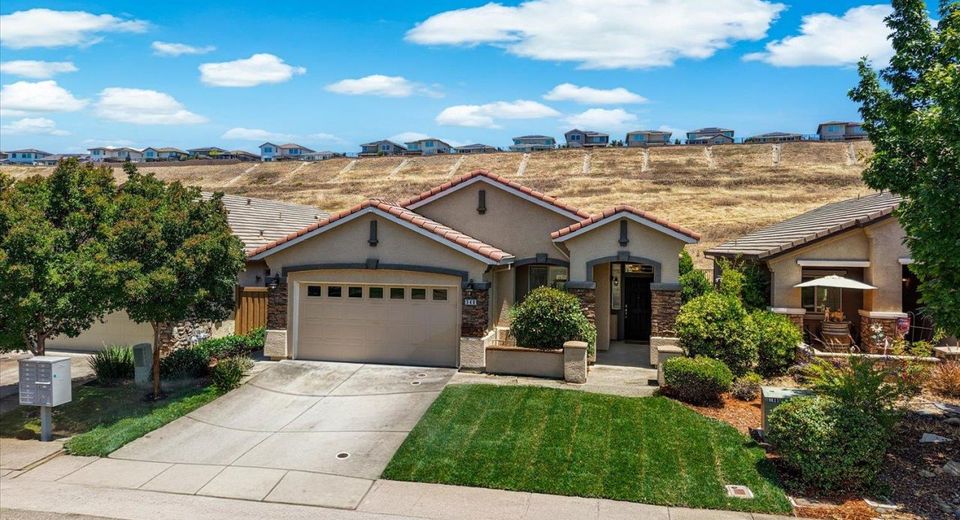 348 Lone Spur Dr, Folsom, CA 95630 Photo