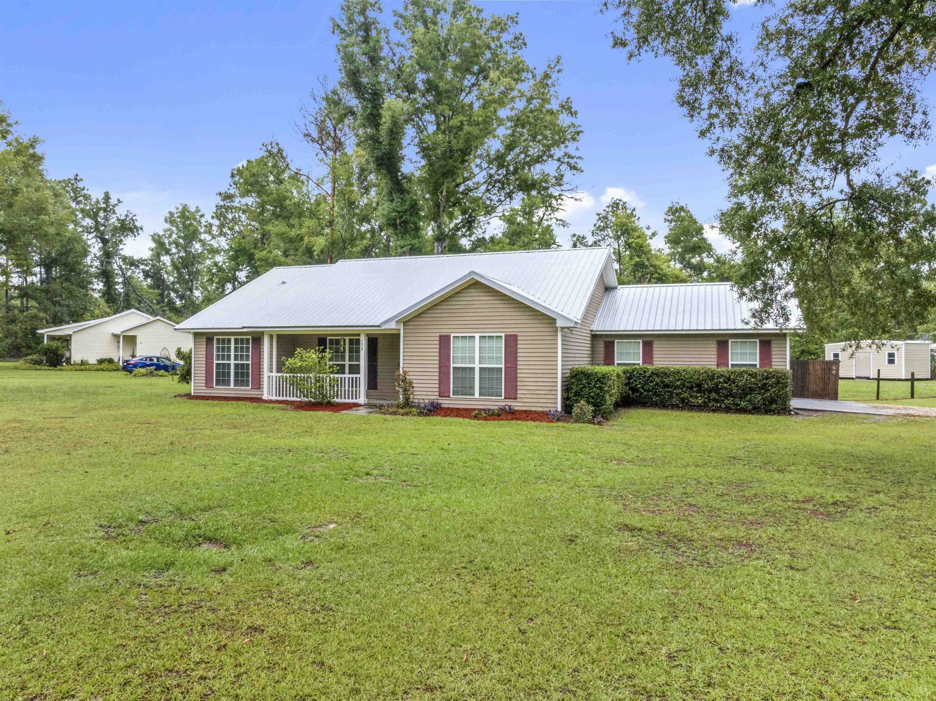 135 NE Golden Rain Terrace , Lee, FL 32059 Photo