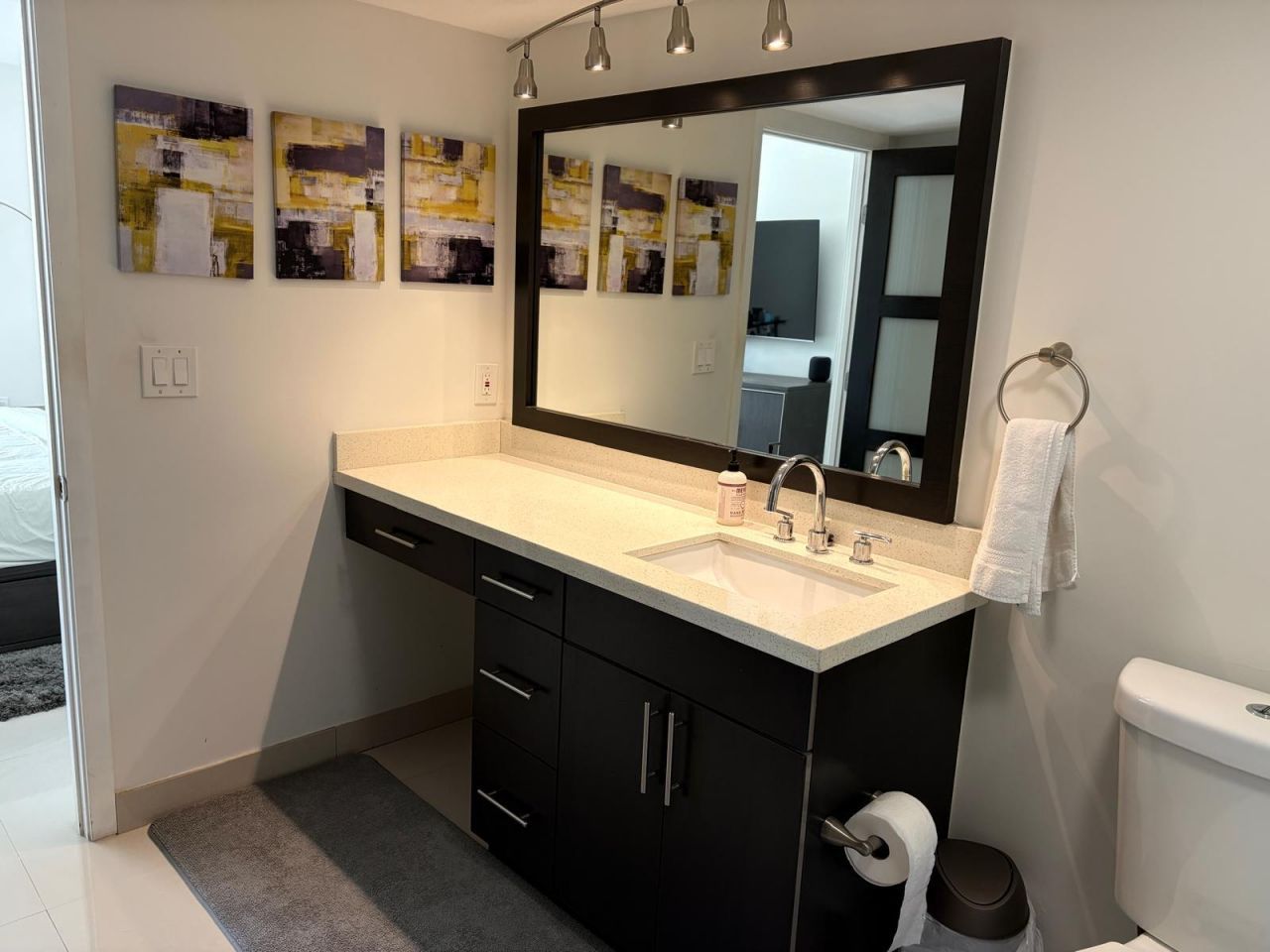 3625 N Country Club Drive, Unit 206, Aventura, FL 33180 Photo