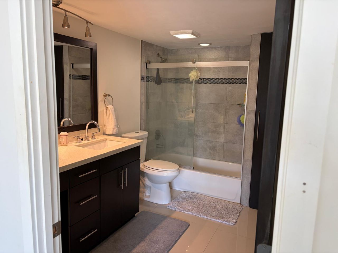 3625 N Country Club Drive, Unit 206, Aventura, FL 33180 Photo