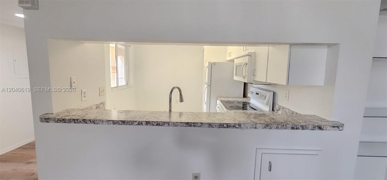 3204 Glenmoor Dr , Unit 3204, West Palm Beach, FL 33409 Photo