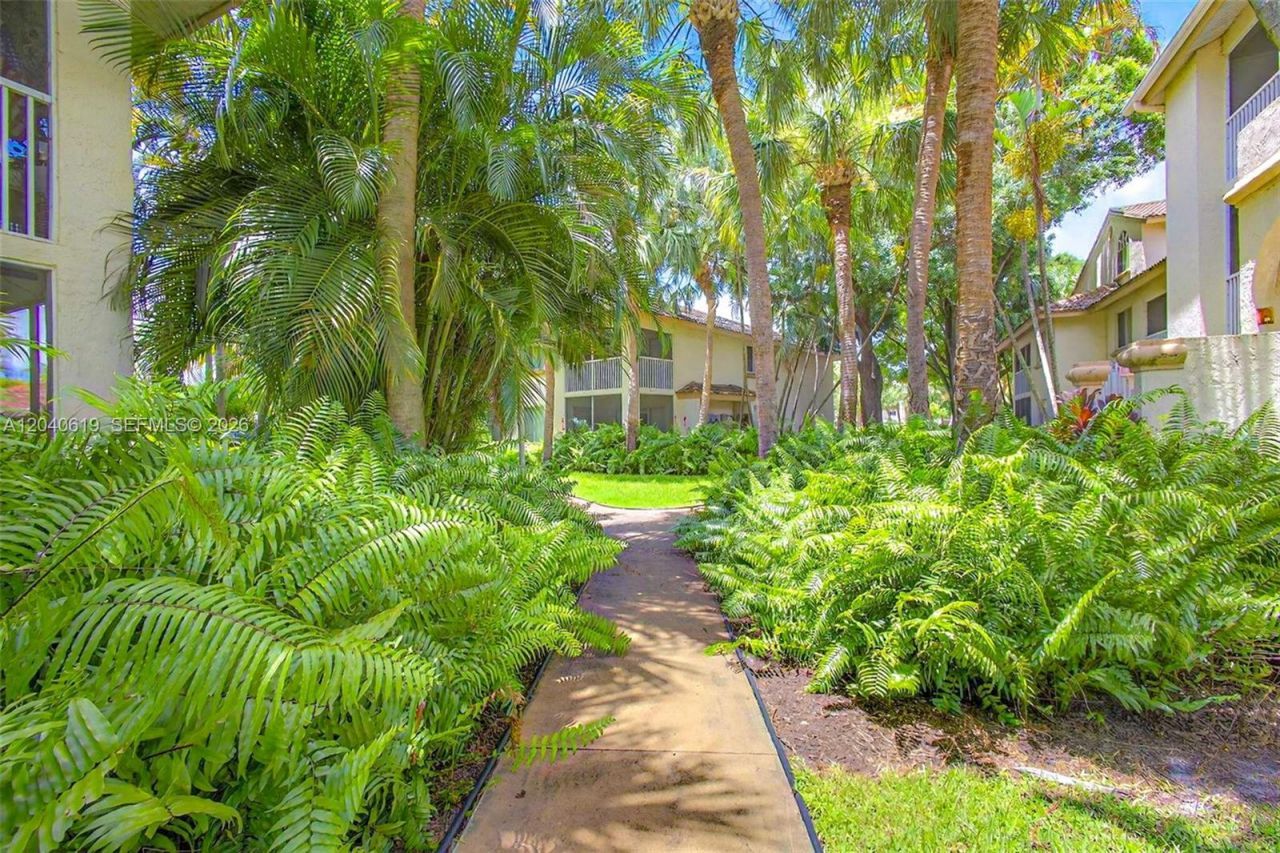 3204 Glenmoor Dr , Unit 3204, West Palm Beach, FL 33409 Photo