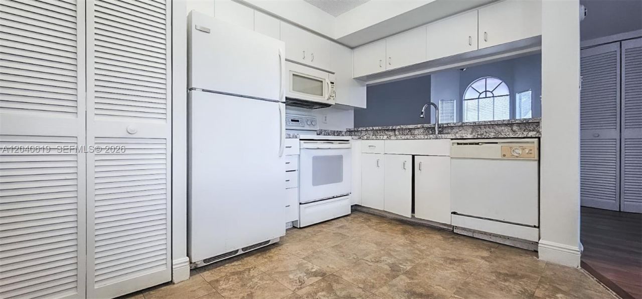 3204 Glenmoor Dr , Unit 3204, West Palm Beach, FL 33409 Photo