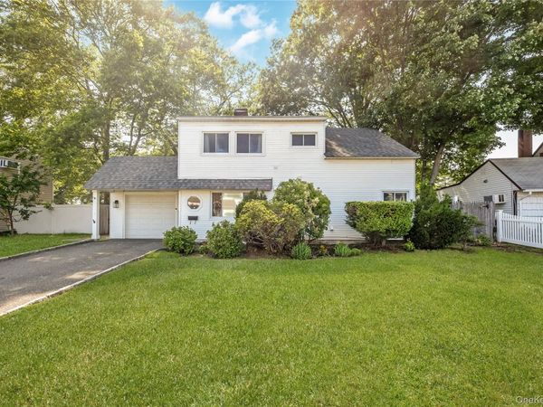 201 Cypress Lane W, Westbury, NY 11590