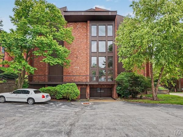 508 Coeur De Royale Drive, Unit 104, Creve Coeur, MO 63141