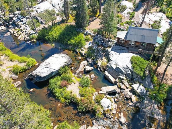 100 S Yuba Dr, Soda Springs, CA 95728