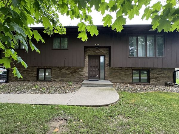 602 5th Avenue W, Andalusia, IL 61232