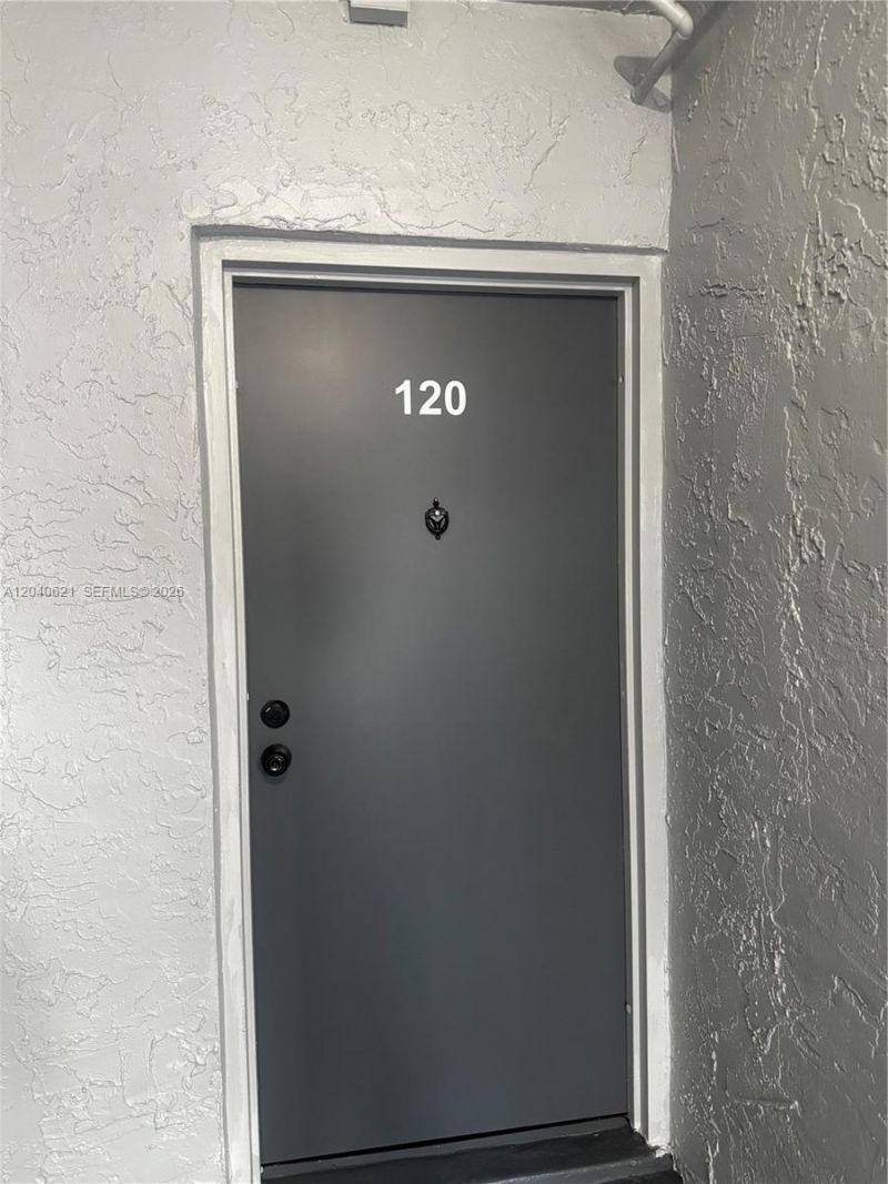 13500 NE 3rd Ct , Unit 120, North Miami, FL 33161 Photo