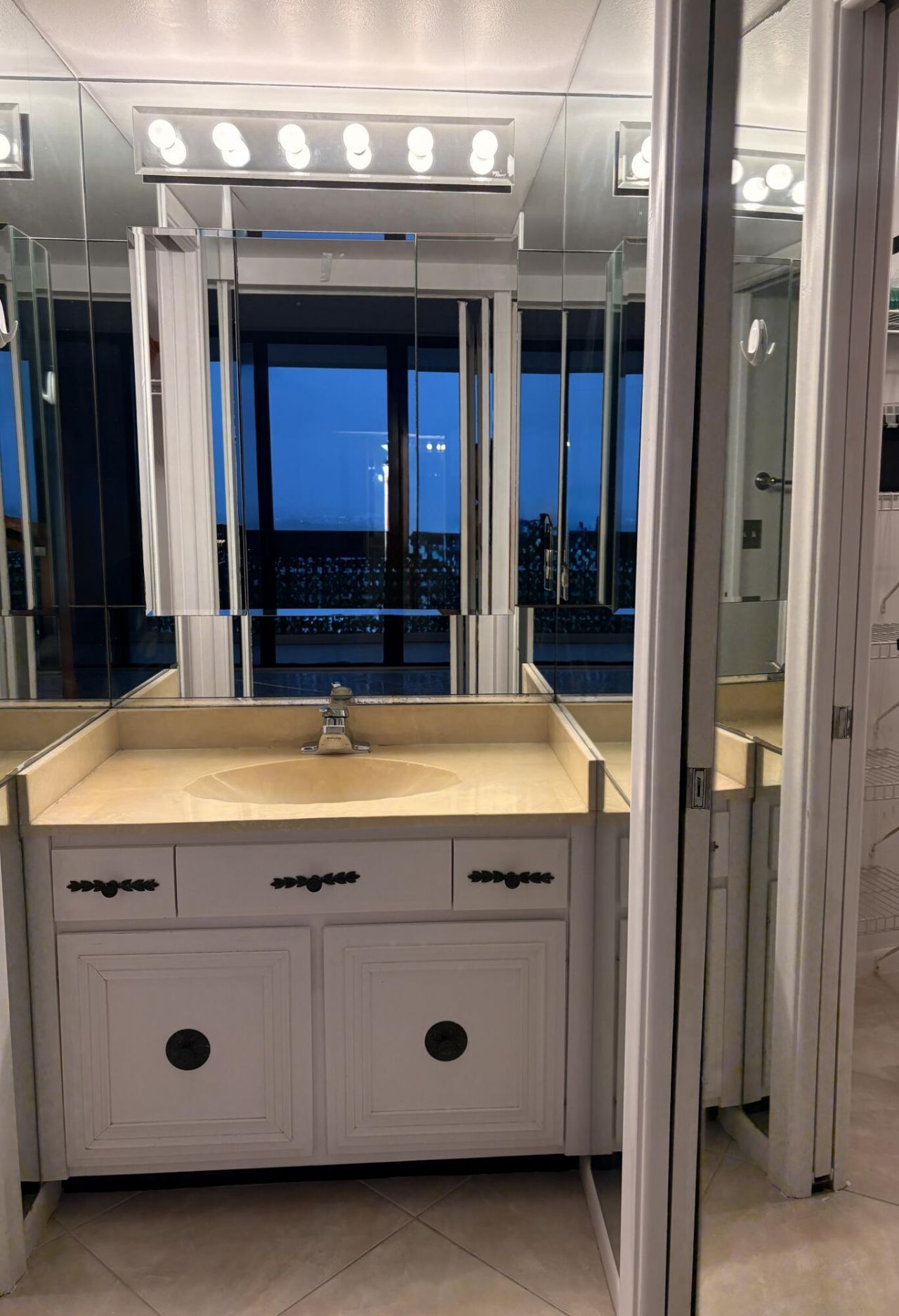 2400 Presidential Way, Unit 2002, West Palm Beach, FL 33401 Photo
