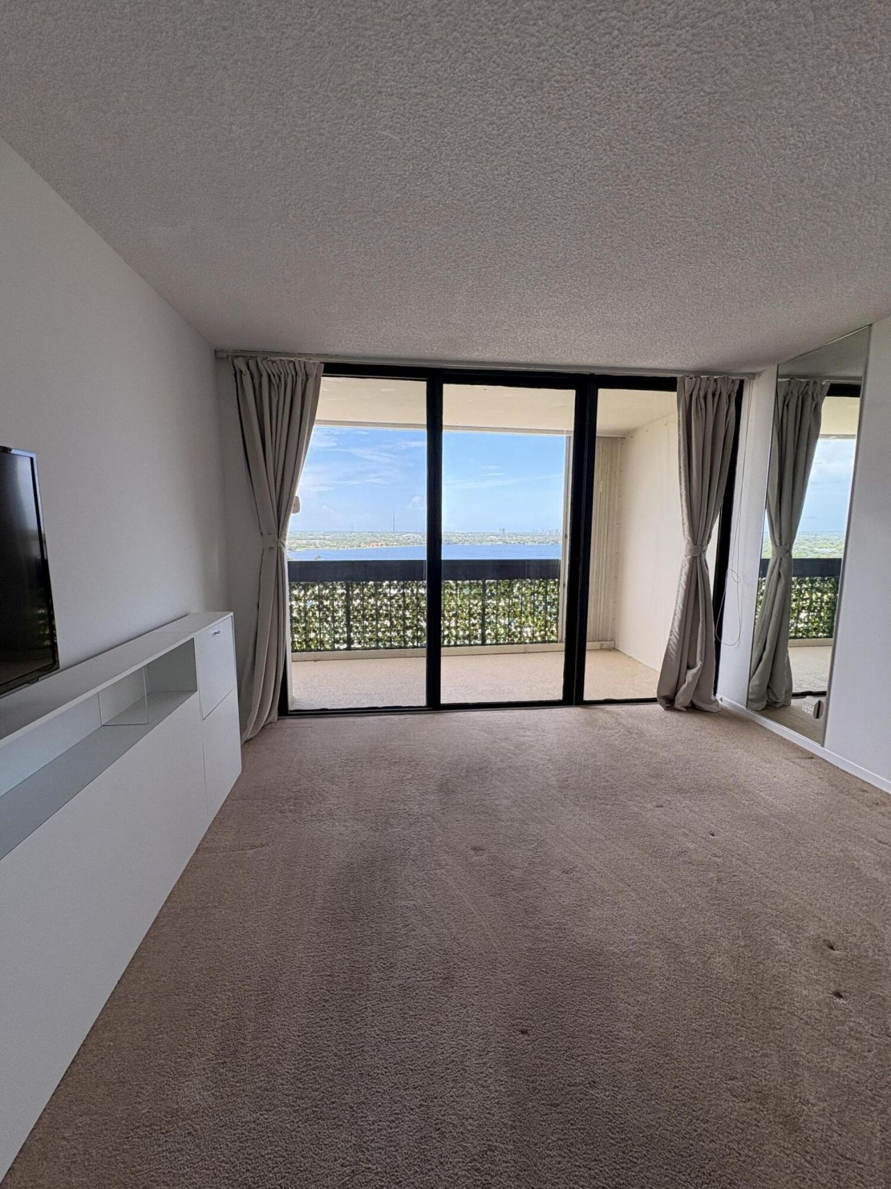 2400 Presidential Way, Unit 2002, West Palm Beach, FL 33401 Photo