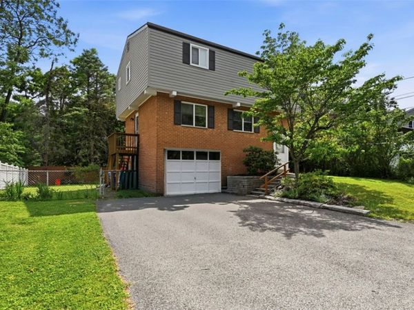 239 Golden Gate Dr , Verona, PA 15147