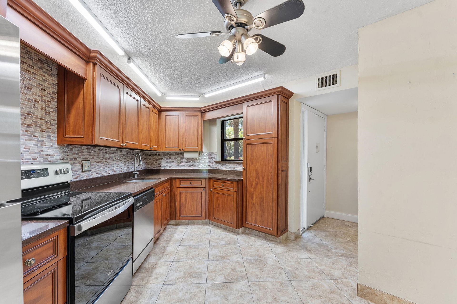 5800 Camino Del Sol, Unit 102, Boca Raton, FL 33433 Photo
