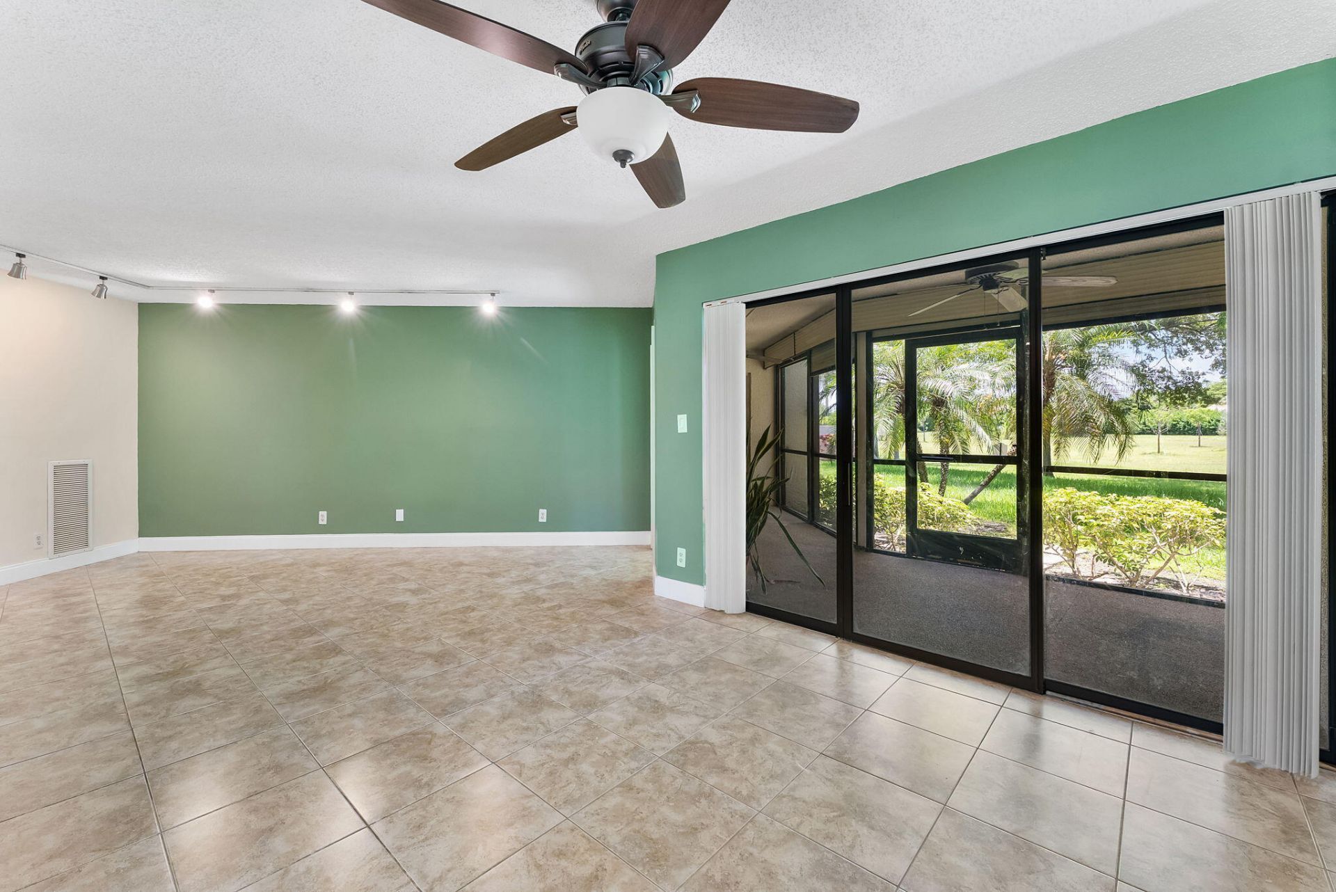 5800 Camino Del Sol, Unit 102, Boca Raton, FL 33433 Photo