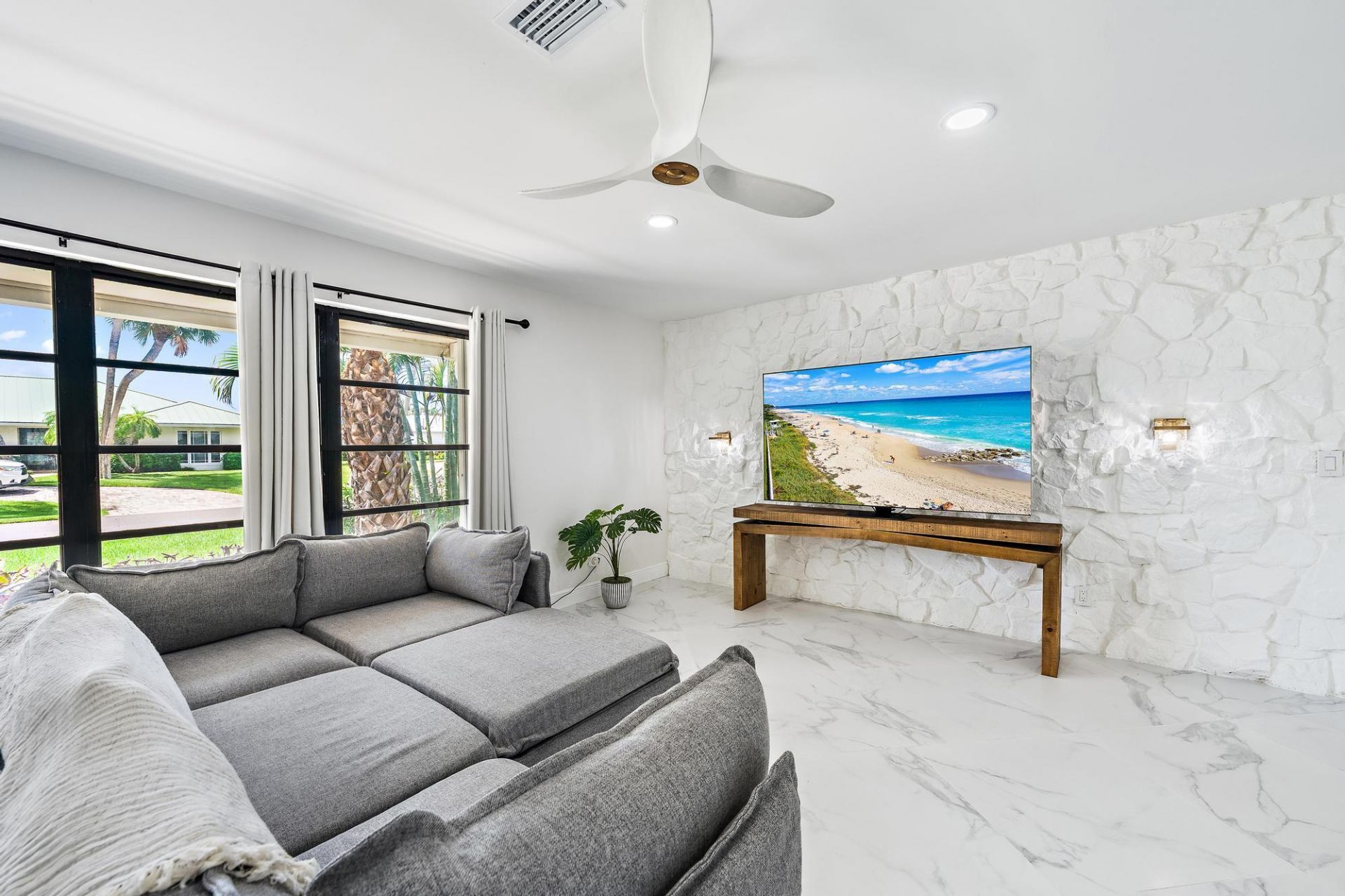 8422 SE Royal Street, Hobe Sound, FL 33455 Photo