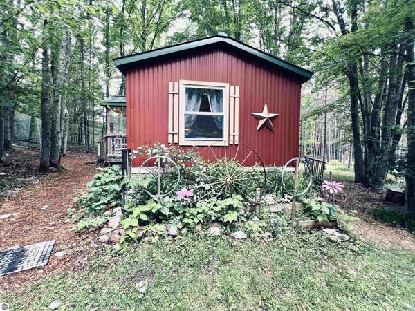154 Hills Circle, Leroy, MI 49655