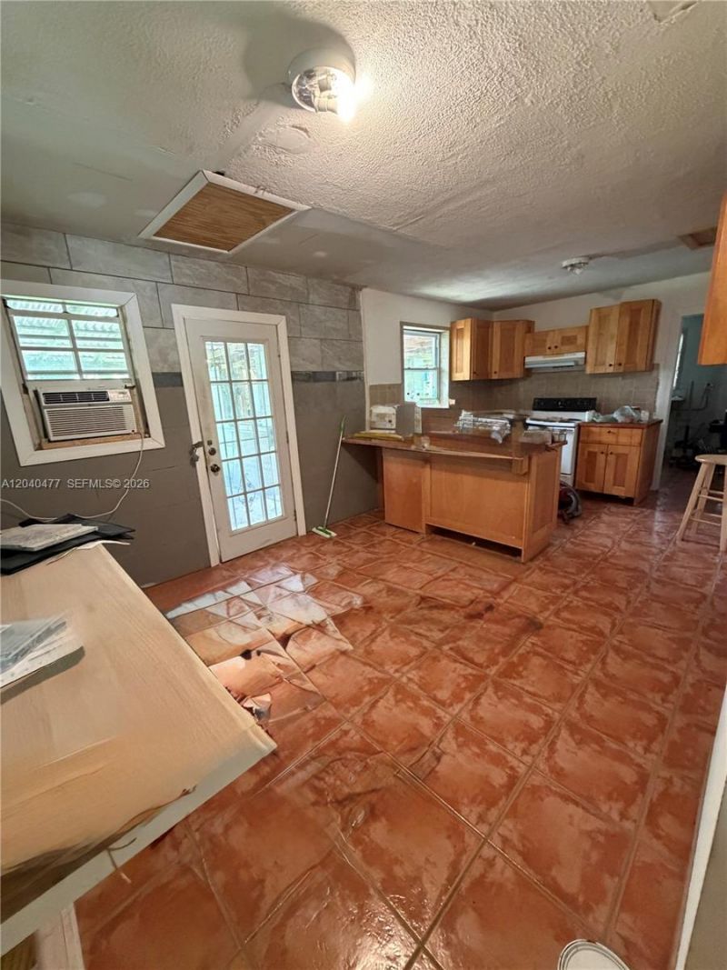9110 SW 44th St , Miami, FL 33165 Photo