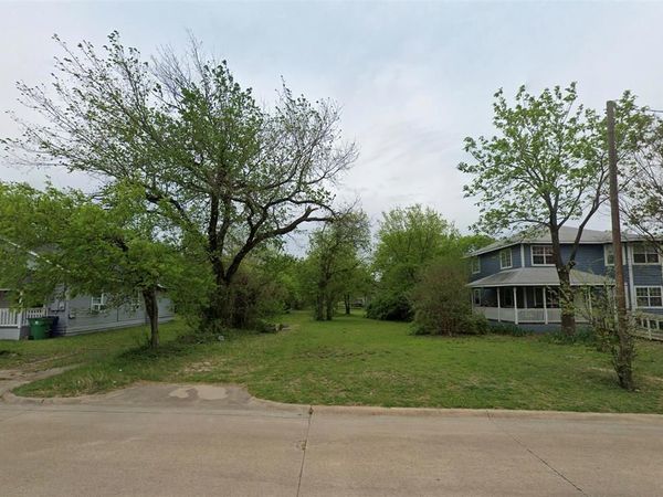 609 E Parks Avenue, Waxahachie, TX 75165
