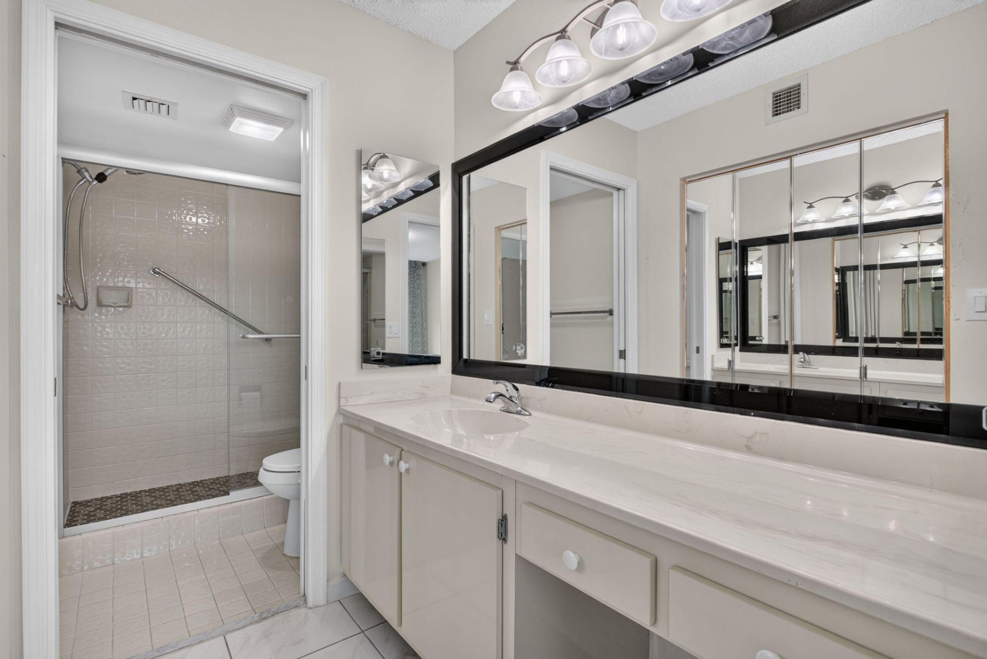 7216 S Devon Drive, Unit 212, Tamarac, FL 33321 Photo