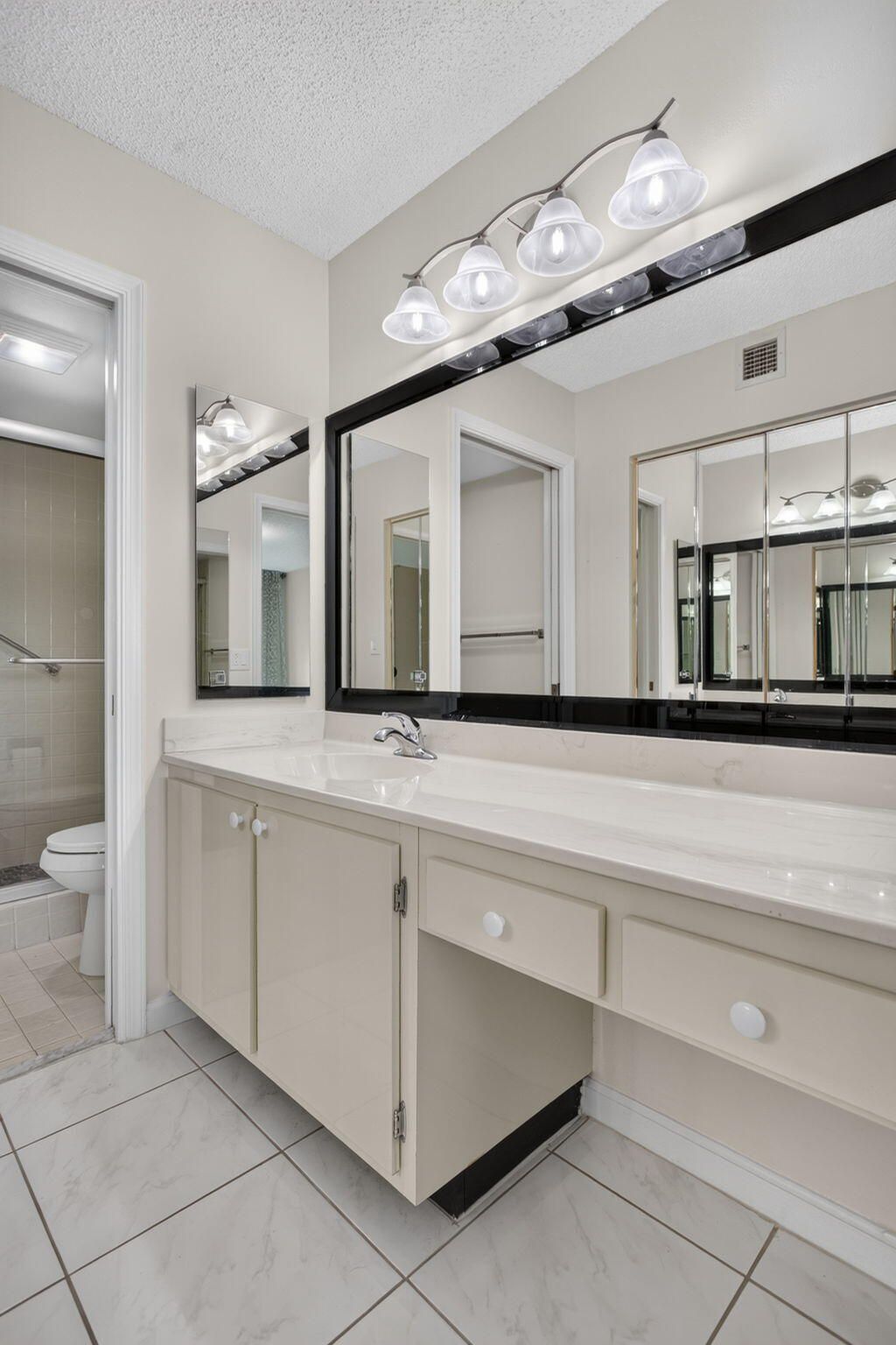 7216 S Devon Drive, Unit 212, Tamarac, FL 33321 Photo