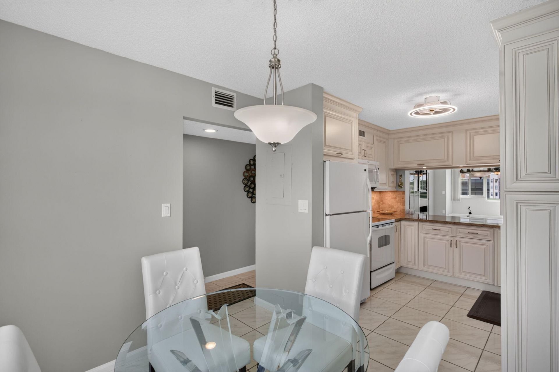 7216 S Devon Drive, Unit 212, Tamarac, FL 33321 Photo