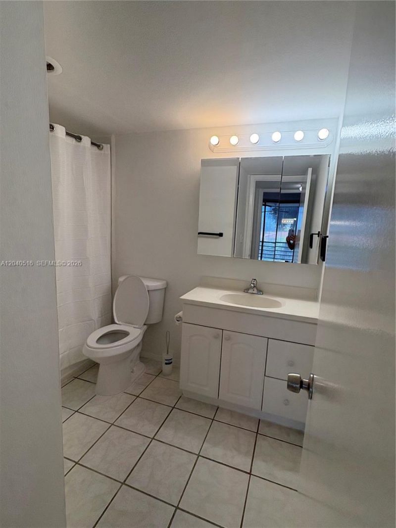2741 Taft St, Unit 211, Hollywood, FL 33020 Photo