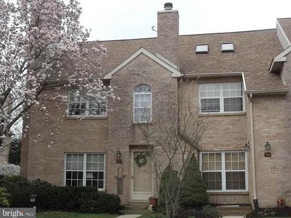 15 RAMPART DRIVE , WAYNE, PA 19087