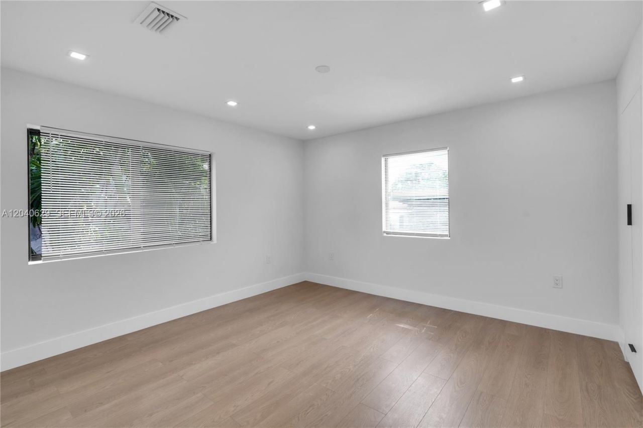 337 W 28th St , Miami Beach, FL 33140 Photo