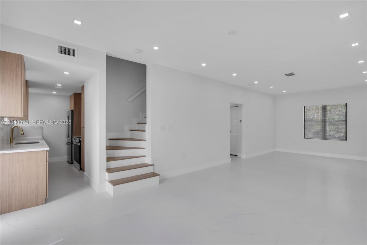337 W 28th St , Miami Beach, FL 33140 Photo