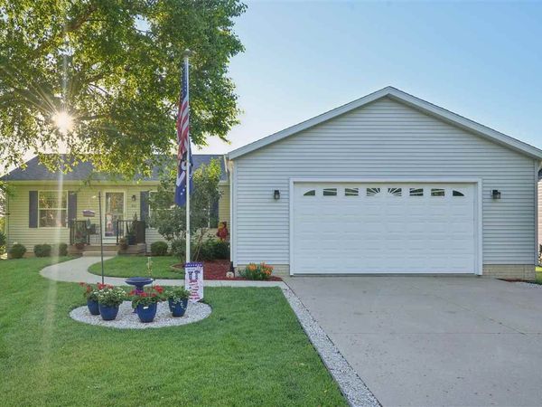 602 S Jackson St, Lisbon, IA 52253