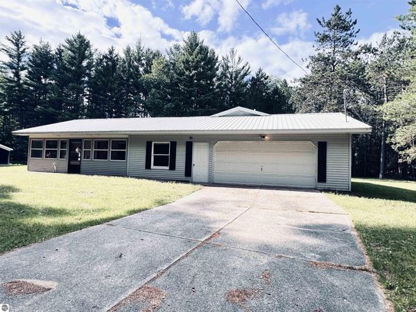 5905 Moorestown Road E, Lake City, MI 49651