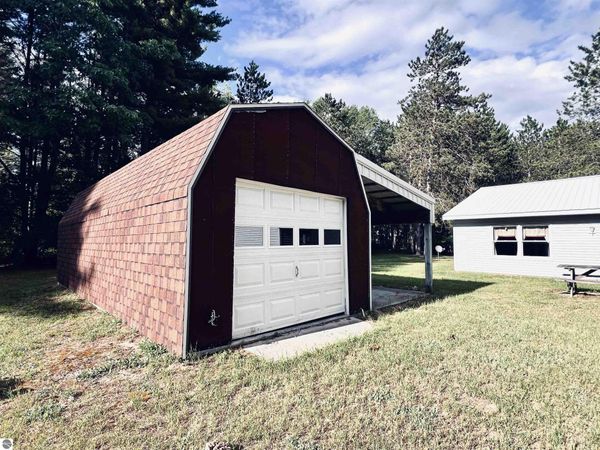 5905 Moorestown Road E, Lake City, MI 49651