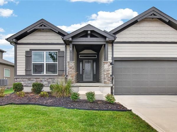 1517 SW Georgetown Drive, Lee's Summit, MO 64082
