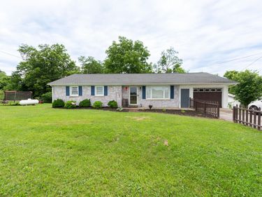 1105 Woodlake Road, Stamping Ground, KY 40379