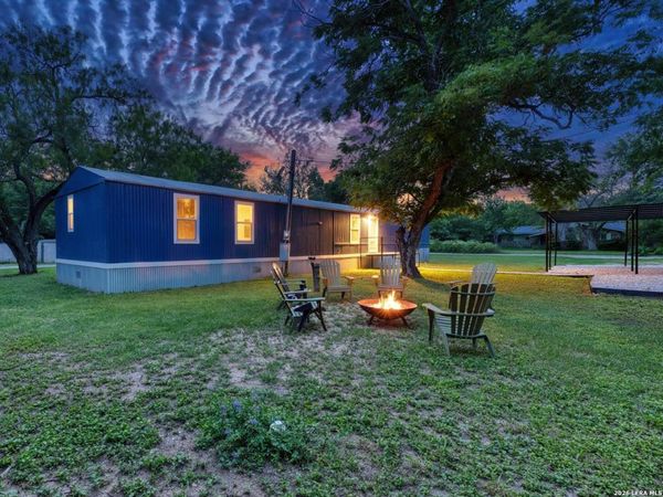 111 W MAHAFFEY ST, Uvalde, TX 78801