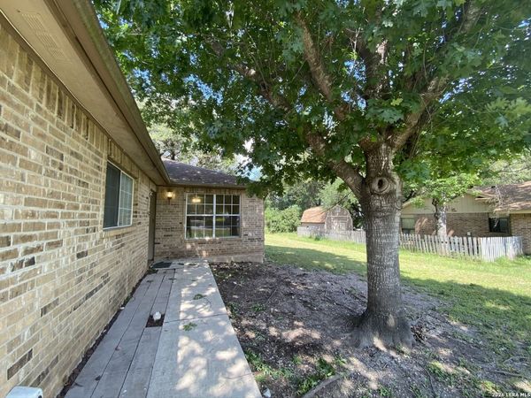 570 BEVERLY LN, New Braunfels, TX 78130