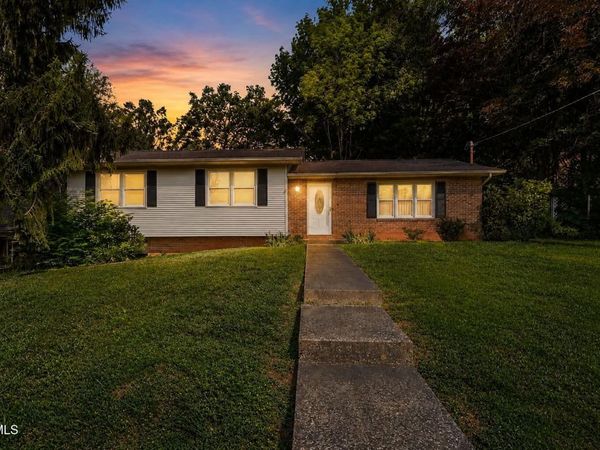 2902 Dalton Drive, Johnson City, TN 37604
