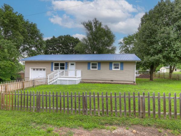 201 N Bobbie Smith Street, Diamond, MO 64840
