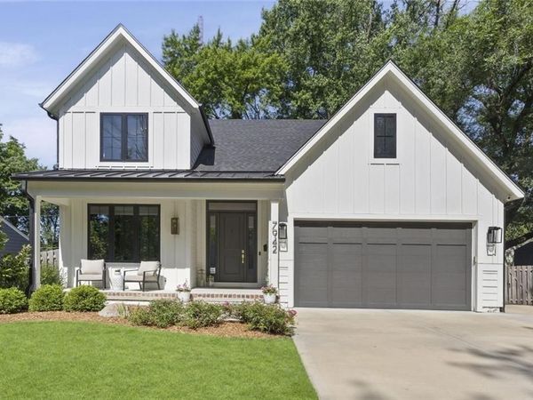7942 Reinhardt Lane, Prairie Village, KS 66208