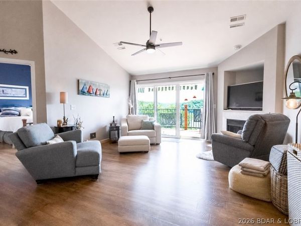 54 Park Pool Drive, Unit 4A, Kaiser, MO 65047
