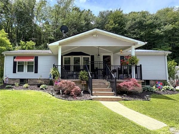 17015 Mcintosh Road , Wellsville, OH 43968